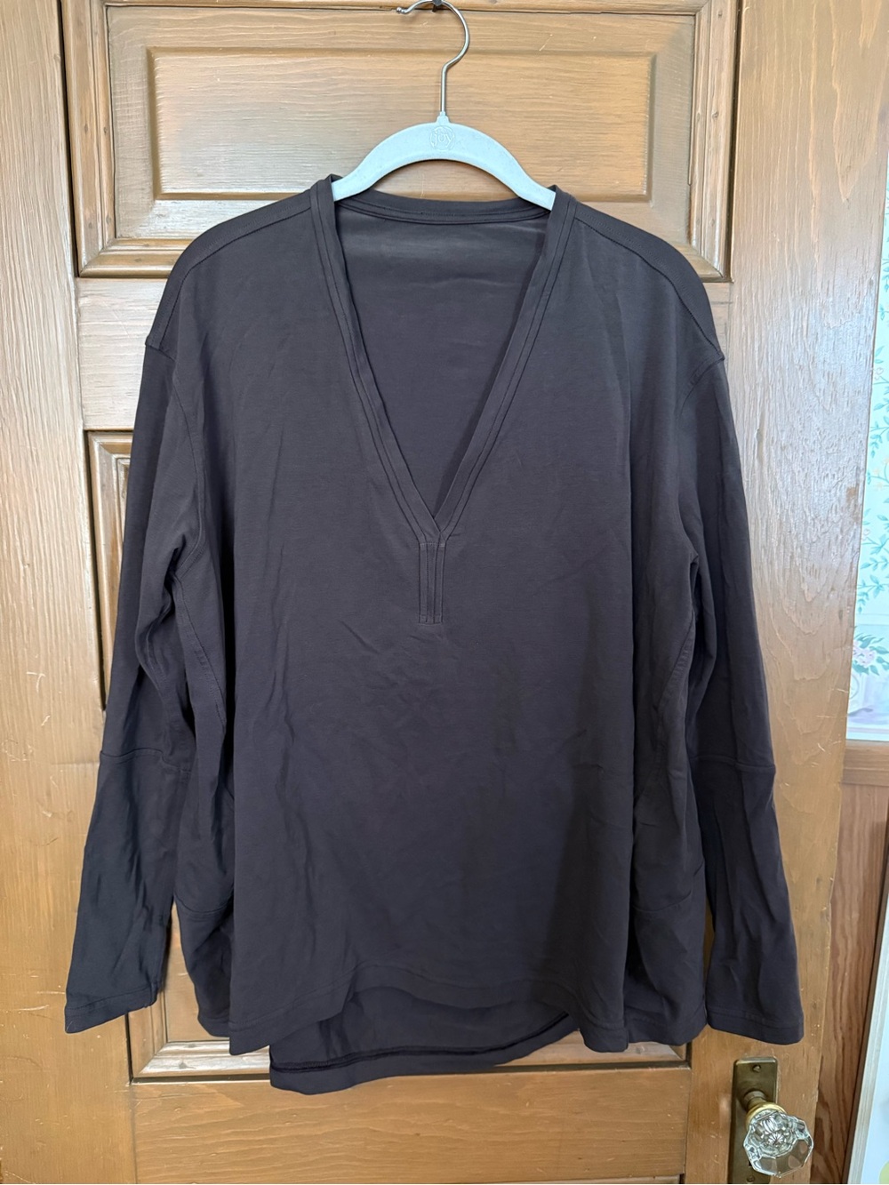 lululemon athletica Women's Long-Sleeve V-Neck Back in action - Brown